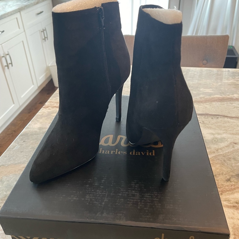 Charles David delicious booties size 8M heels